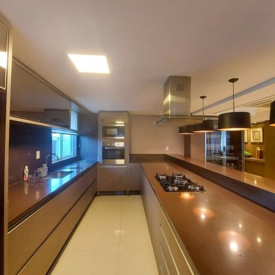 Apartamentos com 128m², 3 quartos, 1 suíte, 2 garagens, no bairro Agronômica em Florianópolis