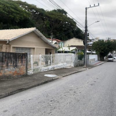 Casa Residencial com 120m², 2 quartos, 1 garagem, no bairro Estreito em Florianópolis