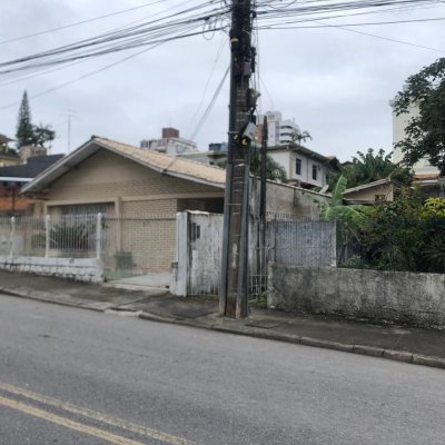 Casa Residencial com 120m², 2 quartos, 1 garagem, no bairro Estreito em Florianópolis