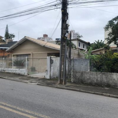 Casa Residencial com 120m², 2 quartos, 1 garagem, no bairro Estreito em Florianópolis