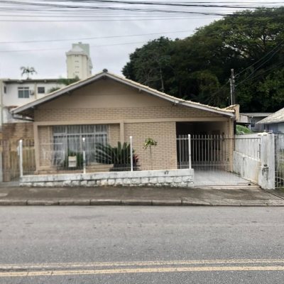 Casa Residencial com 120m², 2 quartos, 1 garagem, no bairro Estreito em Florianópolis