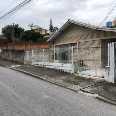 Casa Residencial com 120m², 2 quartos, 1 garagem, no bairro Estreito em Florianópolis