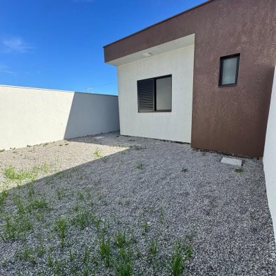Casa Residencial com 91m², 2 quartos, 1 suíte, 2 garagens, no bairro São João Do Rio Vermelho em Florianópolis