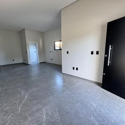 Casa Residencial com 91m², 2 quartos, 1 suíte, 2 garagens, no bairro São João Do Rio Vermelho em Florianópolis