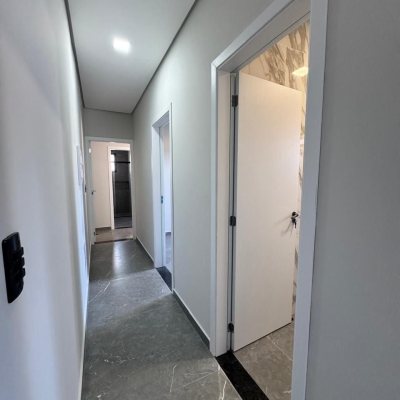 Casa Residencial com 91m², 2 quartos, 1 suíte, 2 garagens, no bairro São João Do Rio Vermelho em Florianópolis