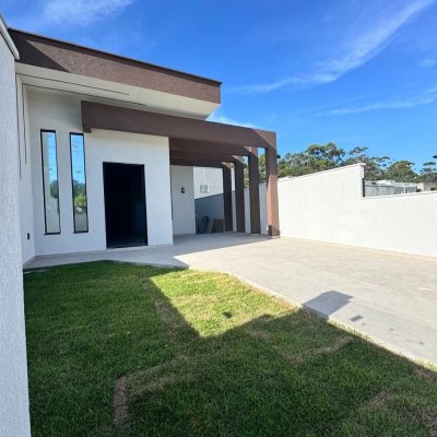 Casa Residencial com 91m², 2 quartos, 1 suíte, 2 garagens, no bairro São João Do Rio Vermelho em Florianópolis