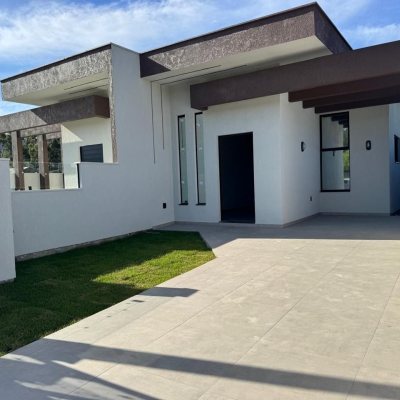 Casa Residencial com 91m², 2 quartos, 1 suíte, 2 garagens, no bairro São João Do Rio Vermelho em Florianópolis