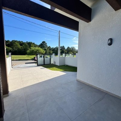 Casa Residencial com 91m², 2 quartos, 1 suíte, 2 garagens, no bairro São João Do Rio Vermelho em Florianópolis