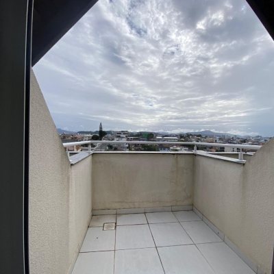 Cobertura com 97m², 3 quartos, 3 suítes, 2 garagens, no bairro Capoeiras em Florianópolis