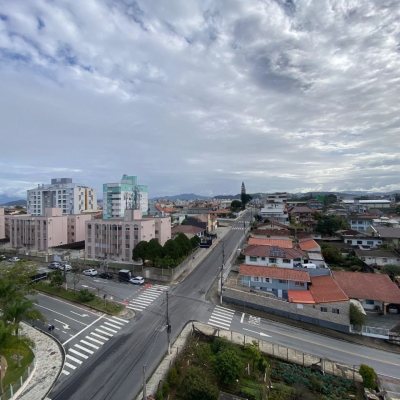 Cobertura com 97m², 3 quartos, 3 suítes, 2 garagens, no bairro Capoeiras em Florianópolis