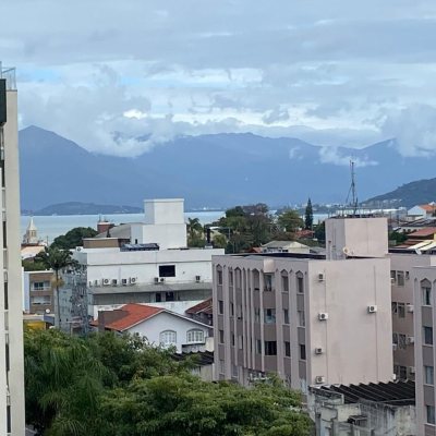 Cobertura com 97m², 3 quartos, 3 suítes, 2 garagens, no bairro Capoeiras em Florianópolis
