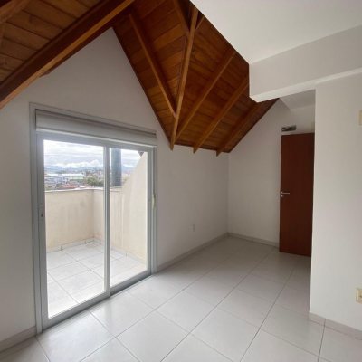 Cobertura com 97m², 3 quartos, 3 suítes, 2 garagens, no bairro Capoeiras em Florianópolis