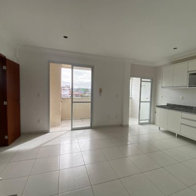 Cobertura com 97m², 3 quartos, 3 suítes, 2 garagens, no bairro Capoeiras em Florianópolis