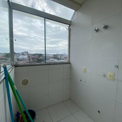 Cobertura com 97m², 3 quartos, 3 suítes, 2 garagens, no bairro Capoeiras em Florianópolis