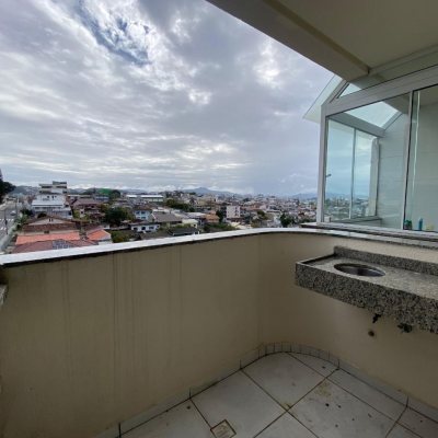 Cobertura com 97m², 3 quartos, 3 suítes, 2 garagens, no bairro Capoeiras em Florianópolis