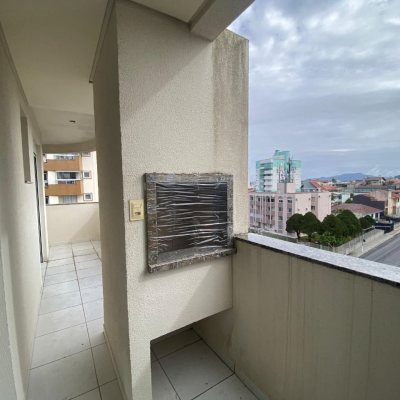 Cobertura com 97m², 3 quartos, 3 suítes, 2 garagens, no bairro Capoeiras em Florianópolis