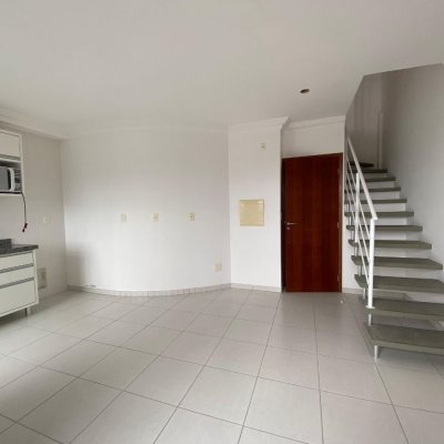 Cobertura com 97m², 3 quartos, 3 suítes, 2 garagens, no bairro Capoeiras em Florianópolis
