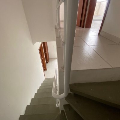 Cobertura com 97m², 3 quartos, 3 suítes, 2 garagens, no bairro Capoeiras em Florianópolis