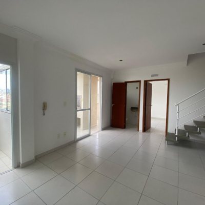 Cobertura com 99m², 3 quartos, 3 suítes, 2 garagens, no bairro Capoeiras em Florianópolis