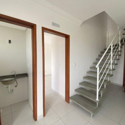 Cobertura com 99m², 3 quartos, 3 suítes, 2 garagens, no bairro Capoeiras em Florianópolis