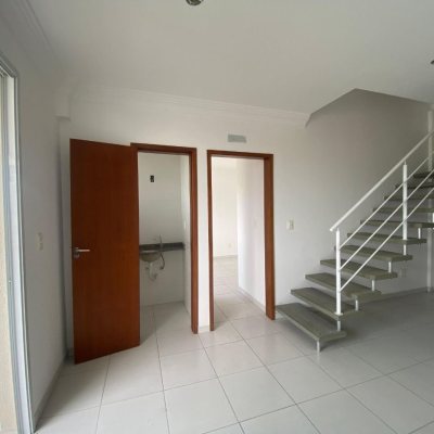 Cobertura com 99m², 3 quartos, 3 suítes, 2 garagens, no bairro Capoeiras em Florianópolis