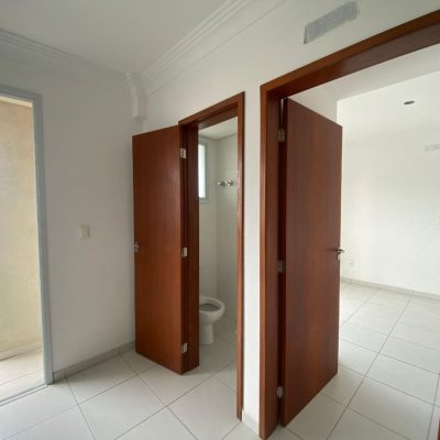 Cobertura com 99m², 3 quartos, 3 suítes, 2 garagens, no bairro Capoeiras em Florianópolis