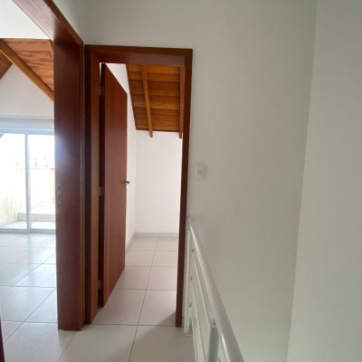 Cobertura com 99m², 3 quartos, 3 suítes, 2 garagens, no bairro Capoeiras em Florianópolis