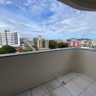 Cobertura com 99m², 3 quartos, 3 suítes, 2 garagens, no bairro Capoeiras em Florianópolis