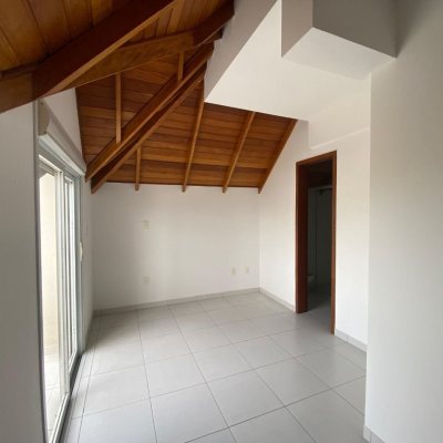 Cobertura com 99m², 3 quartos, 3 suítes, 2 garagens, no bairro Capoeiras em Florianópolis