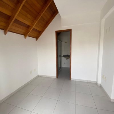 Cobertura com 99m², 3 quartos, 3 suítes, 2 garagens, no bairro Capoeiras em Florianópolis