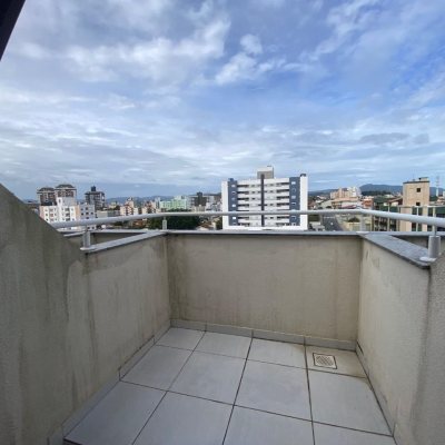 Cobertura com 99m², 3 quartos, 3 suítes, 2 garagens, no bairro Capoeiras em Florianópolis