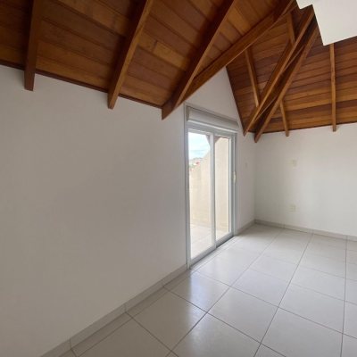 Cobertura com 99m², 3 quartos, 3 suítes, 2 garagens, no bairro Capoeiras em Florianópolis