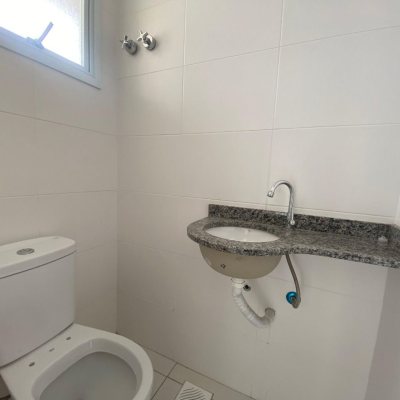 Cobertura com 97m², 3 quartos, 3 suítes, 2 garagens, no bairro Capoeiras em Florianópolis