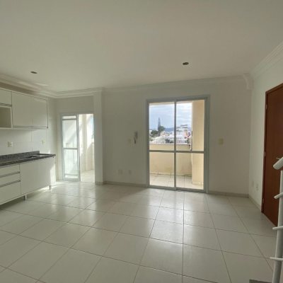 Cobertura com 97m², 3 quartos, 3 suítes, 2 garagens, no bairro Capoeiras em Florianópolis