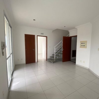 Cobertura com 97m², 3 quartos, 3 suítes, 2 garagens, no bairro Capoeiras em Florianópolis