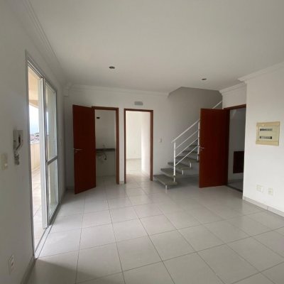 Cobertura com 97m², 3 quartos, 3 suítes, 2 garagens, no bairro Capoeiras em Florianópolis