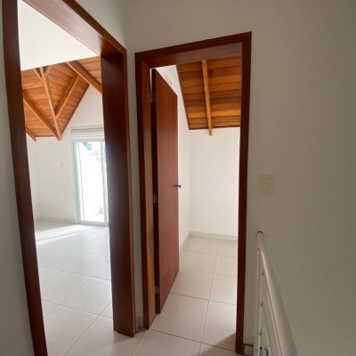 Cobertura com 97m², 3 quartos, 3 suítes, 2 garagens, no bairro Capoeiras em Florianópolis