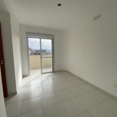 Cobertura com 97m², 3 quartos, 3 suítes, 2 garagens, no bairro Capoeiras em Florianópolis