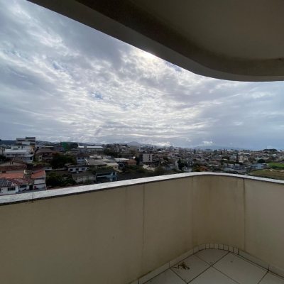 Cobertura com 97m², 3 quartos, 3 suítes, 2 garagens, no bairro Capoeiras em Florianópolis