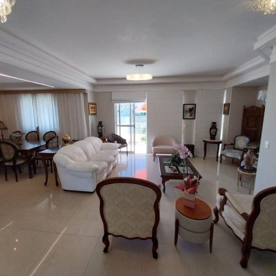 Cobertura com 272m², 4 quartos, 3 suítes, 3 garagens, no bairro Ingleses em Florianópolis