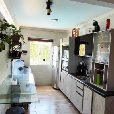 Casa Residencial com 311m², 3 quartos, 1 suíte, 3 garagens, no bairro Serraria em São José