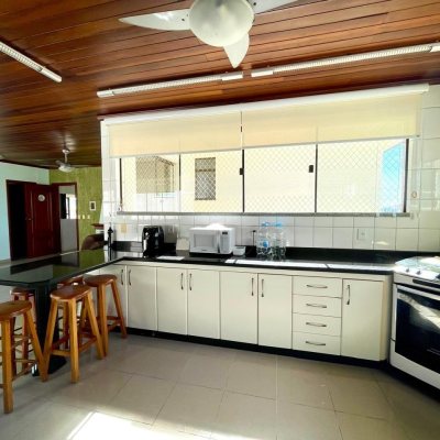 Cobertura com 229m², 3 quartos, 3 suítes, 2 garagens, no bairro Canasvieiras em Florianópolis