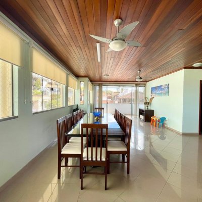 Cobertura com 229m², 3 quartos, 3 suítes, 2 garagens, no bairro Canasvieiras em Florianópolis