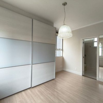 Apartamentos com 193m², 3 quartos, 1 suíte, 2 garagens, no bairro Centro em Florianópolis