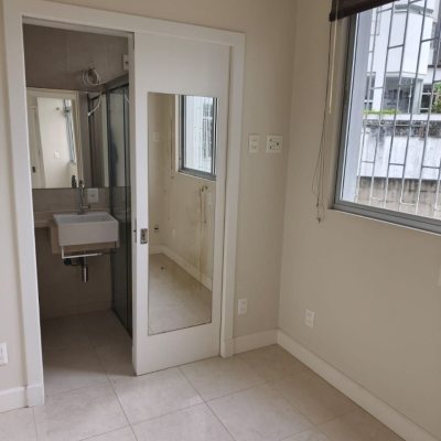 Apartamentos com 193m², 3 quartos, 1 suíte, 2 garagens, no bairro Centro em Florianópolis