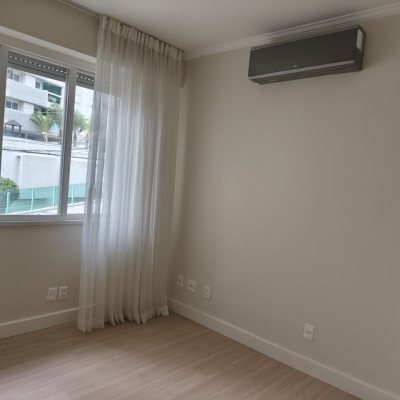 Apartamentos com 193m², 3 quartos, 1 suíte, 2 garagens, no bairro Centro em Florianópolis