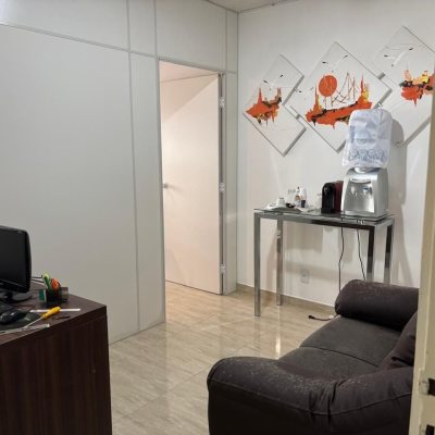 Sala com 32m², no bairro Centro em Florianópolis