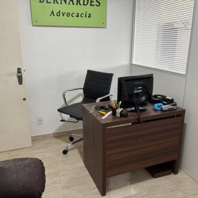 Sala com 32m², no bairro Centro em Florianópolis