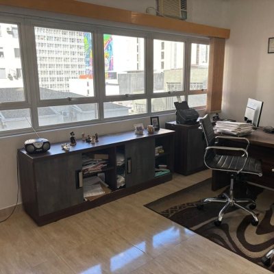 Sala com 32m², no bairro Centro em Florianópolis