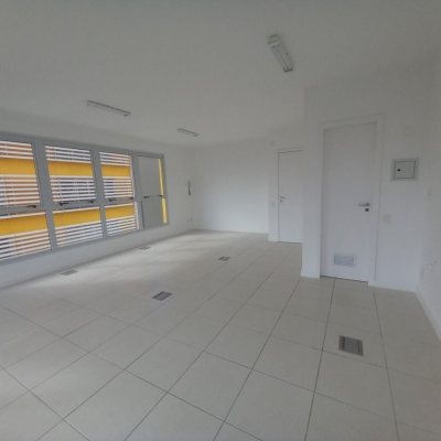 Sala com 38m², 1 garagem, no bairro Trindade em Florianópolis